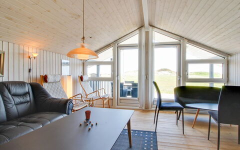 Edmer - 50M from the Sea: Toit, Maison, Domicile, Chalet, Siding, Biens, Allée, Batiments Jardin, Cour, Cabanon