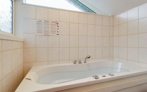 Albertina - 200M from the Sea: Maison, Domicile, Zone Résidentielle, Toit, Chalet, Lot Terre, Biens, Cour, Jardin, Siding