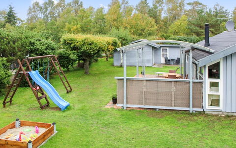 Albertina - 200M from the Sea: Maison, Domicile, Zone Résidentielle, Toit, Chalet, Lot Terre, Biens, Cour, Jardin, Siding