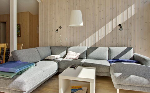 Alisia - 400M from the Sea: Toit, Maison, Domicile, Chalet, Siding, Biens, Allée, Batiments Jardin, Cour, Cabanon