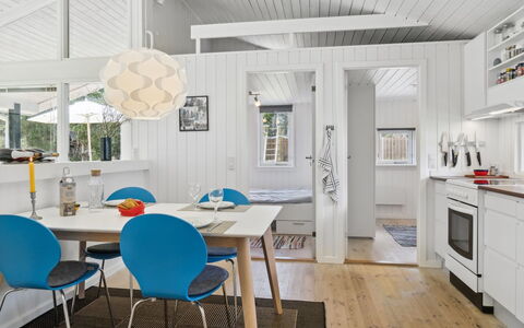 Aleia - 1.6Km from the Sea: Design Intérieur, Sol, Bois, Meubles, Plafond, Luminaire, Sol, Domicile, Cuisine, Éclairage