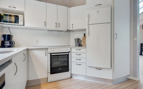 Selver - 250M from the Sea: Appareil De Cuisine, Cuisine, Principaux Appliance, Comptoir, Cabinetry, Sol, Design Intérieur, Bois, Électroménager, Sol