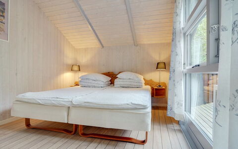 Selver - 250M from the Sea: Design Intérieur, Sol, Bois, Sol, Meubles, Plafond, Éclairage, Pièce, Chambre, Lit