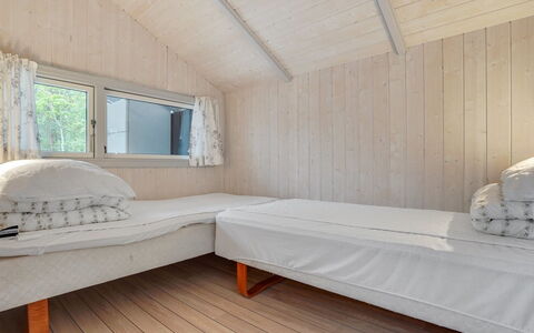 Selver - 250M from the Sea: Bois, Sol, Sol, Chambre, Design Intérieur, Plafond, Lit, Meubles, Pièce, Dur