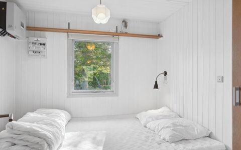 Tarja - 150M from the Sea: Bois, Design Intérieur, Chambre, Sol, Sol, Plafond, Lit, Éclairage, Pièce, Domicile
