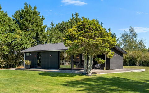 Litle - 600M from the Sea: Toit, Domicile, Chalet, Porte, Couverture De Sol, Batiments Jardin, Ferme, Jardin, Ombre, Pelouse