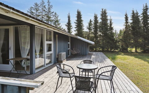 Antoinette - 500M from the Sea: Toit, Maison, Domicile, Chalet, Siding, Biens, Allée, Batiments Jardin, Cour, Cabanon