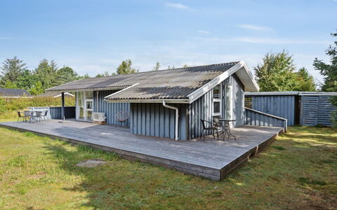 Antoinette - 500M from the Sea: Maison, Domicile, Zone Résidentielle, Toit, Chalet, Lot Terre, Biens, Cour, Jardin, Siding