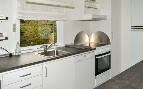 Raya - 250M from the Sea: Cuisine, Comptoir, Appareil De Cuisine, Design Intérieur, Principaux Appliance, Sol, Éclairage, Cabinetry, Luminaire Plomberie, Robinet