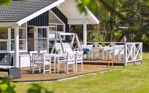Petri - 500M from the Sea: Toit, Chalet, Domicile, Ombre, Siding, Ferme, Porche, Structure En Plein Air, Batiments Jardin
