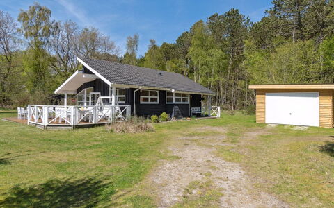 Petri - 500M from the Sea: Toit, Chalet, Domicile, Ombre, Siding, Ferme, Porche, Structure En Plein Air, Batiments Jardin