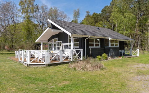 Petri - 500M from the Sea: Chalet, Domicile, Maison, Toit, Porche, Biens, Siding, Batiments Jardin, Ferme, Cour