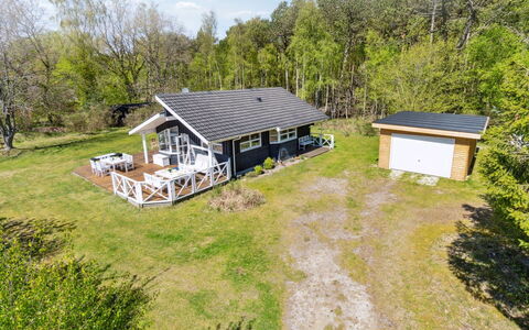 Petri - 500M from the Sea: Chalet, Domicile, Maison, Toit, Porche, Biens, Siding, Batiments Jardin, Ferme, Cour