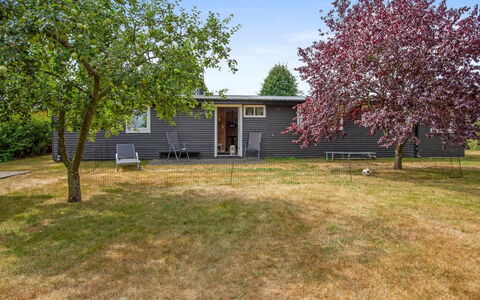 Svend - 1.5Km from the Sea: Maison, Domicile, Lot Terre, Chalet, Couverture De Sol, Siding, Pelouse, Jardin, Arrière-Cour, Ombre