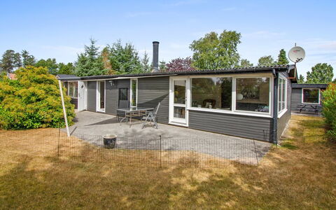 Svend - 1.5Km from the Sea: Maison, Domicile, Lot Terre, Chalet, Biens, Siding, Pelouse, Jardin, Cour, Aménagement Paysager