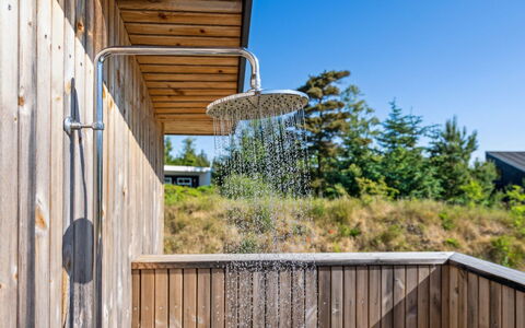 Anderson - from the Sea: Toit, Maison, Domicile, Chalet, Siding, Biens, Allée, Batiments Jardin, Cour, Cabanon