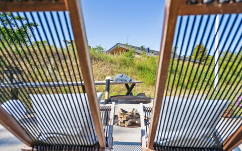 Anderson - from the Sea: Toit, Maison, Domicile, Chalet, Siding, Biens, Allée, Batiments Jardin, Cour, Cabanon