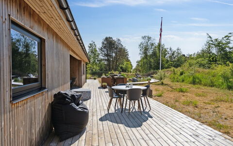 Anderson - from the Sea: Toit, Maison, Domicile, Chalet, Siding, Biens, Allée, Batiments Jardin, Cour, Cabanon