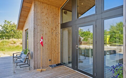 Anderson - from the Sea: Toit, Maison, Domicile, Chalet, Siding, Biens, Allée, Batiments Jardin, Cour, Cabanon