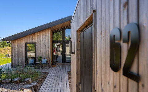 Anderson - from the Sea: Toit, Maison, Domicile, Chalet, Siding, Biens, Allée, Batiments Jardin, Cour, Cabanon