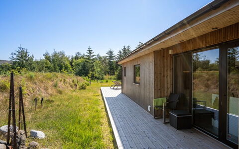Anderson - from the Sea: Toit, Maison, Domicile, Chalet, Siding, Biens, Allée, Batiments Jardin, Cour, Cabanon