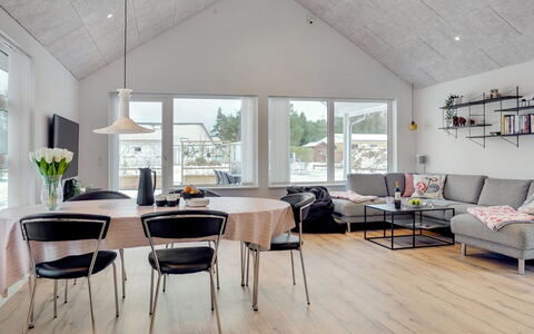 Jurien - 450M from the Sea: Bois, Meubles, Sol, Design Intérieur, Plafond, Domicile, Sol, Luminaire, Parquet, Salon