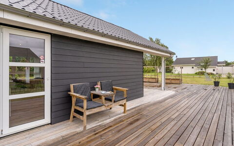 Jurien - 450M from the Sea: Bois, Toit, Maison, Chalet, Porte, Domicile, Siding, Lot Terre, Batiments Jardin, Cabanon