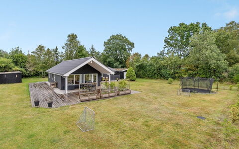 Jurien - 450M from the Sea: Bois, Toit, Maison, Chalet, Porte, Domicile, Siding, Lot Terre, Batiments Jardin, Cabanon