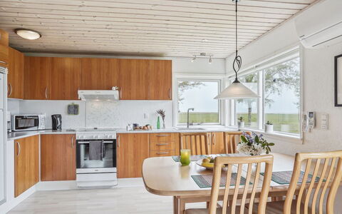 Rayla - 150M from the Sea: Design Intérieur, Sol, Meubles, Bois, Plafond, Sol, Cuisine, Luminaire, Comptoir, Parquet