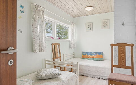 Rayla - 150M from the Sea: Meubles, Design Intérieur, Mur, Chambre, Sol, Lit, Sol, Bois, Plafond, Pièce