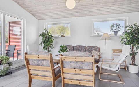 Rayla - 150M from the Sea: Meubles, Sol, Design Intérieur, Sol, Bois, Plafond, Chaise, Table, Canapé, Salon