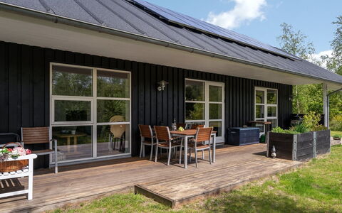 Berta - 300M from the Sea: Bois, Toit, Maison, Chalet, Porte, Domicile, Siding, Lot Terre, Batiments Jardin, Cabanon