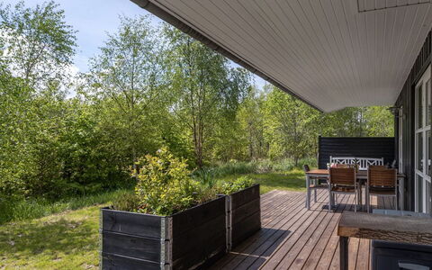 Berta - 300M from the Sea: Bois, Toit, Maison, Chalet, Porte, Domicile, Siding, Lot Terre, Batiments Jardin, Cabanon