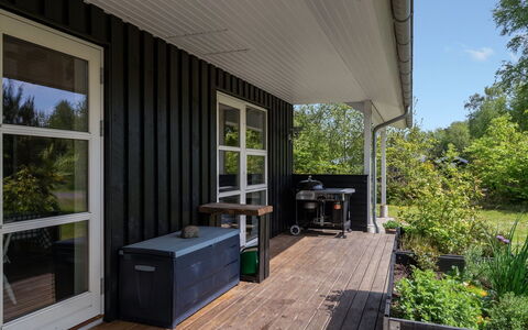 Berta - 300M from the Sea: Bois, Toit, Maison, Chalet, Porte, Domicile, Siding, Lot Terre, Batiments Jardin, Cabanon