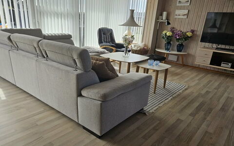 Raadengaard - 400M from the Sea: Meubles, Sol, Design Intérieur, Canapé, Sol, Salon, Parquet, Appartement, Domicile