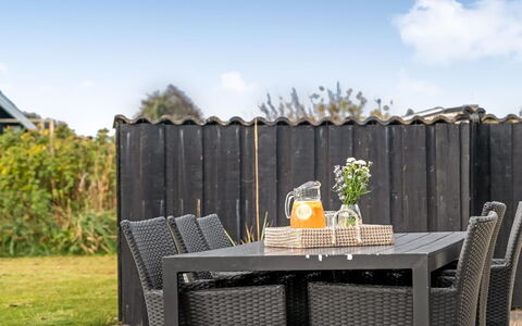 Raadengaard - 400M from the Sea: Piscine, Mobilier De Jardin, Meubles, Recours, Dalle, Eco Hôtel, Ombre, Chaise, Loisir, Biens