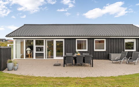 Raadengaard - 400M from the Sea: Piscine, Mobilier De Jardin, Meubles, Recours, Dalle, Eco Hôtel, Ombre, Chaise, Loisir, Biens