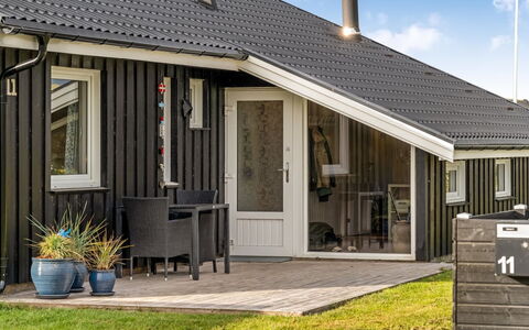 Raadengaard - 400M from the Sea: Piscine, Mobilier De Jardin, Meubles, Recours, Dalle, Eco Hôtel, Ombre, Chaise, Loisir, Biens
