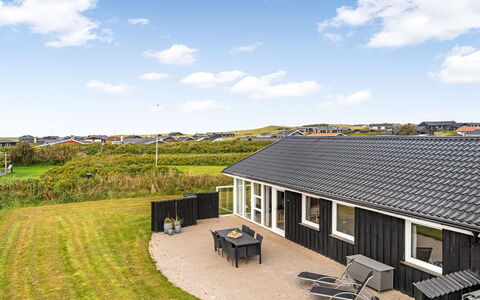 Raadengaard - 400M from the Sea: Piscine, Mobilier De Jardin, Meubles, Recours, Dalle, Eco Hôtel, Ombre, Chaise, Loisir, Biens