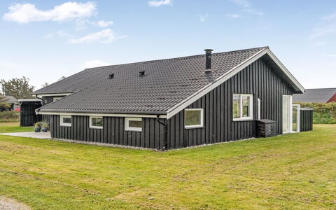 Raadengaard - 400M from the Sea: Piscine, Mobilier De Jardin, Meubles, Recours, Dalle, Eco Hôtel, Ombre, Chaise, Loisir, Biens