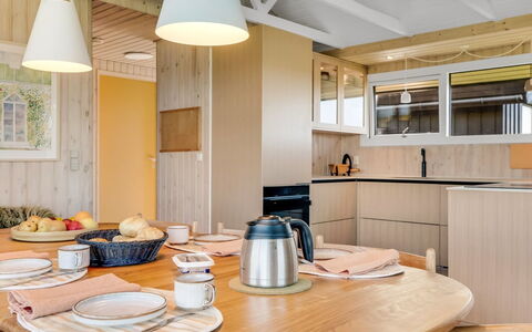 Aatu - 360M from the Sea: Design Intérieur, Meubles, Bois, Plafond, Sol, Cuisine, Éclairage, Sol, Luminaire, Comptoir