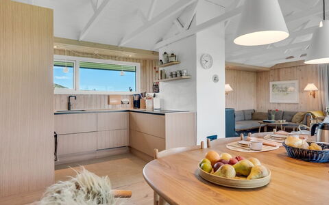 Aatu - 360M from the Sea: Meubles, Design Intérieur, Sol, Bois, Plafond, Sol, Cuisine, Luminaire, Comptoir, Pièce