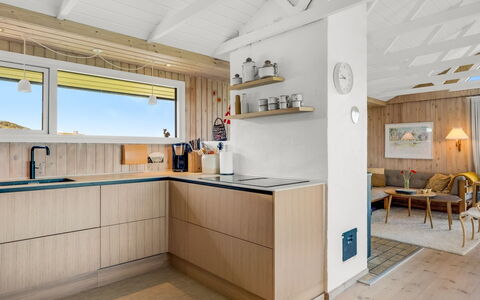 Aatu - 360M from the Sea: Cuisine, Design Intérieur, Bois, Comptoir, Sol, Sol, Plafond, Cabinetry, Meubles, Domicile