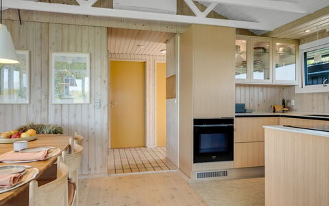 Aatu - 360M from the Sea: Sol, Bois, Design Intérieur, Sol, Plafond, Cuisine, Meubles, Comptoir, Pièce, Domicile