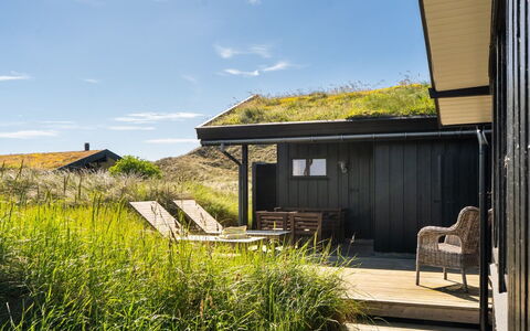 Aatu - 360M from the Sea: Toit, Maison, Domicile, Chalet, Siding, Biens, Allée, Batiments Jardin, Cour, Cabanon