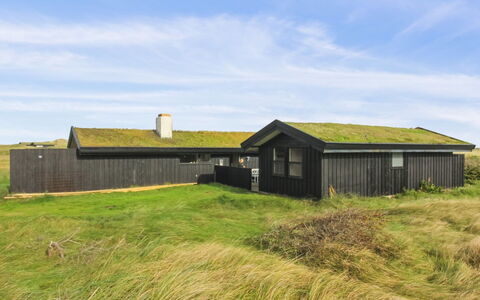 Aatu - 360M from the Sea: Toit, Chalet, Domicile, Ombre, Siding, Ferme, Porche, Structure En Plein Air, Batiments Jardin