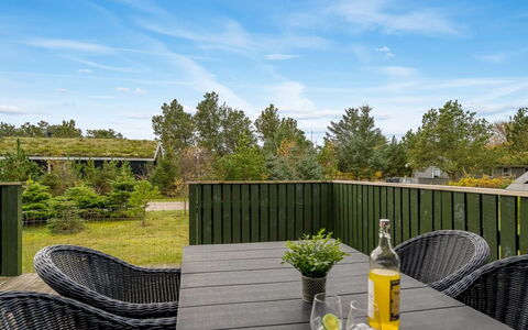 Birghir - 1.5Km from the Sea: Bois, Sol, Design Intérieur, Sol, Meubles, Parquet, Pièce, Plafond, Tache De Bois, Dur