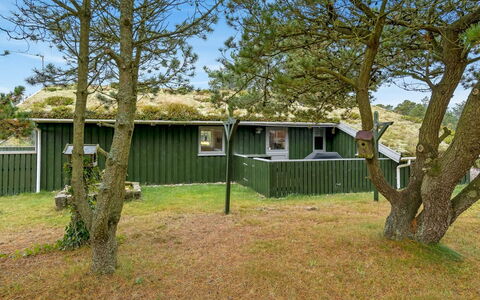 Birghir - 1.5Km from the Sea: Bois, Toit, Maison, Chalet, Porte, Domicile, Siding, Lot Terre, Batiments Jardin, Cabanon