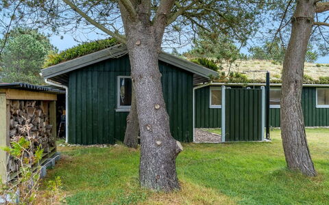 Birghir - 1.5Km from the Sea: Bois, Toit, Maison, Chalet, Porte, Domicile, Siding, Lot Terre, Batiments Jardin, Cabanon