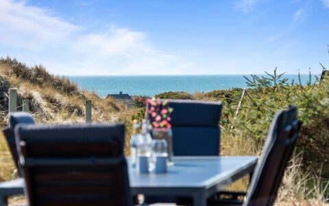 Baltur - 650M from the Sea: Toit, Maison, Domicile, Chalet, Siding, Biens, Allée, Batiments Jardin, Cour, Cabanon